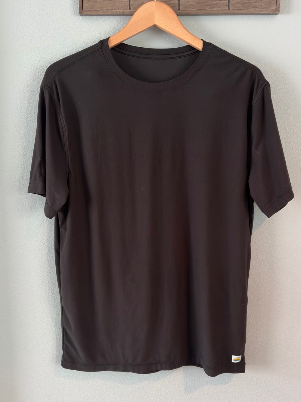 Vuori Men’s Strato Tech Black Short-Sleeve Crew Tee M - Picture 3 of 6